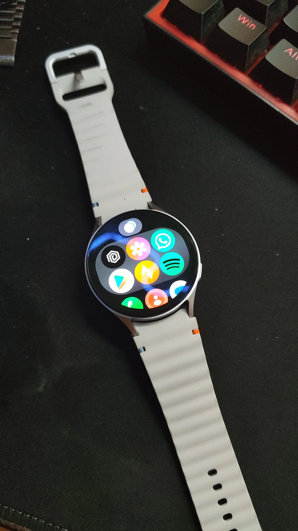 Samsung Galaxy Watch6 – Silver with White Strap